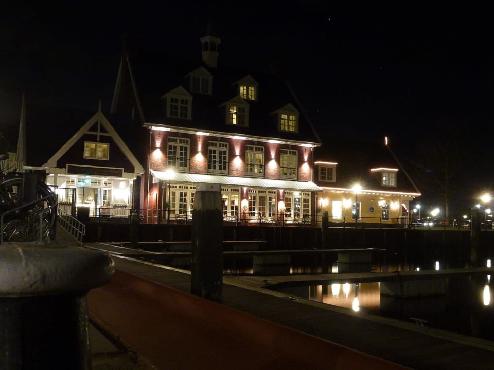Main building at night Fletcher Hotel-Restaurant Nautisch Kwartier