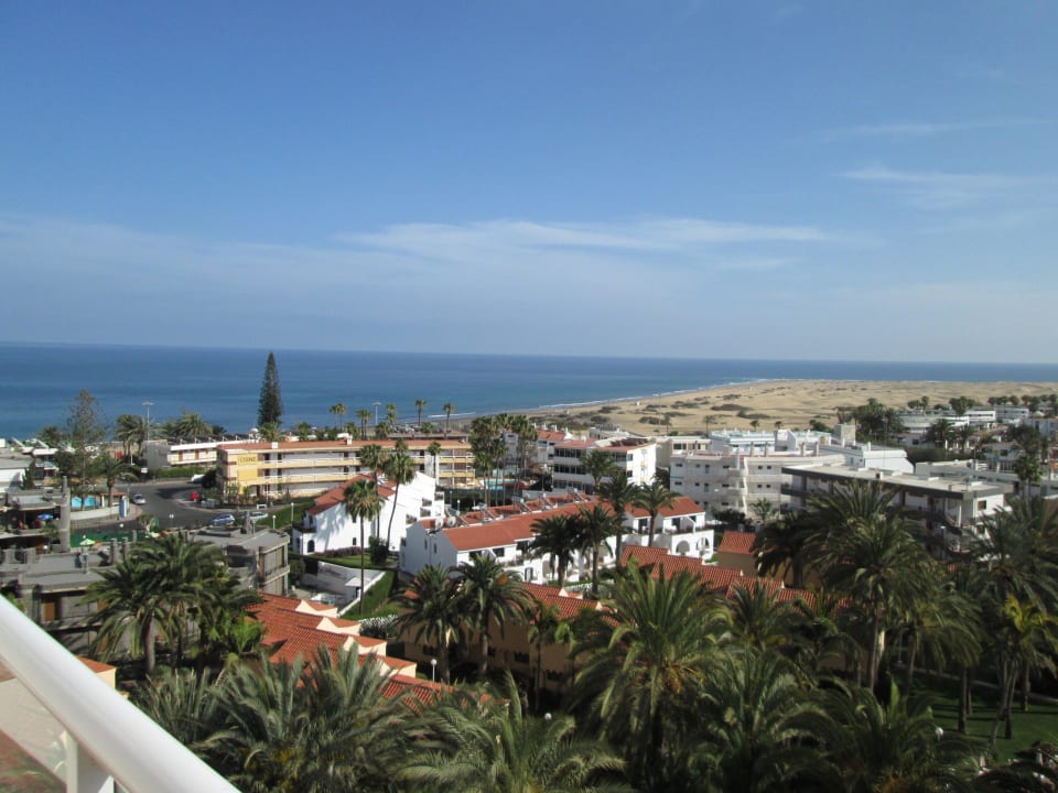 Blick vom Balkon zum Strand Hotel Riu Palace Palmeras