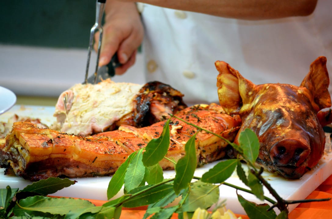 Abendbüffet - Spanferkel  Aldiana Club Rocca Nettuno Calabria