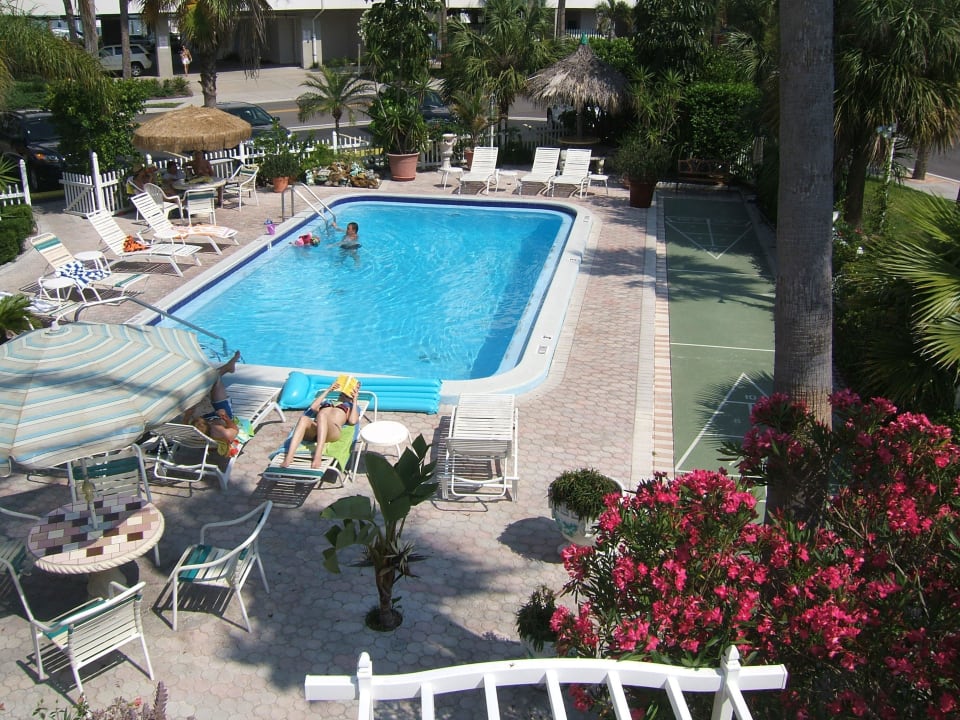 Entspannung pur am Pool Sands Point Motel