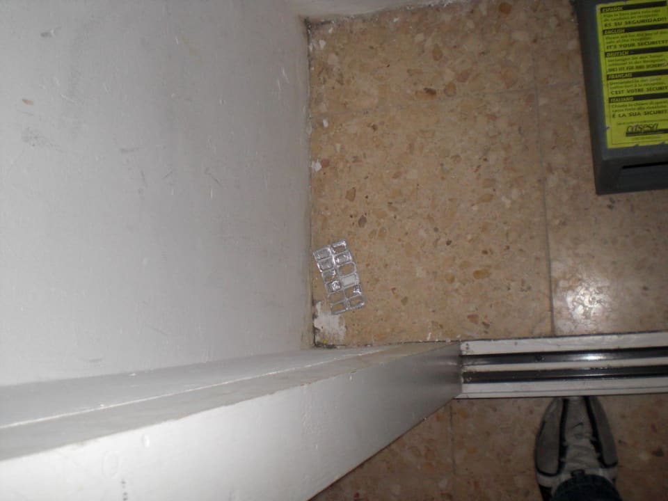 Der Schrank Bolero Apartments