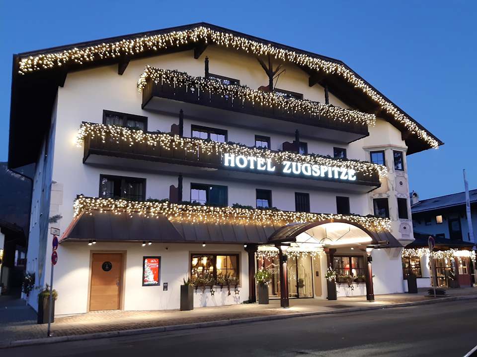 Außenansicht Hotel Zugspitze