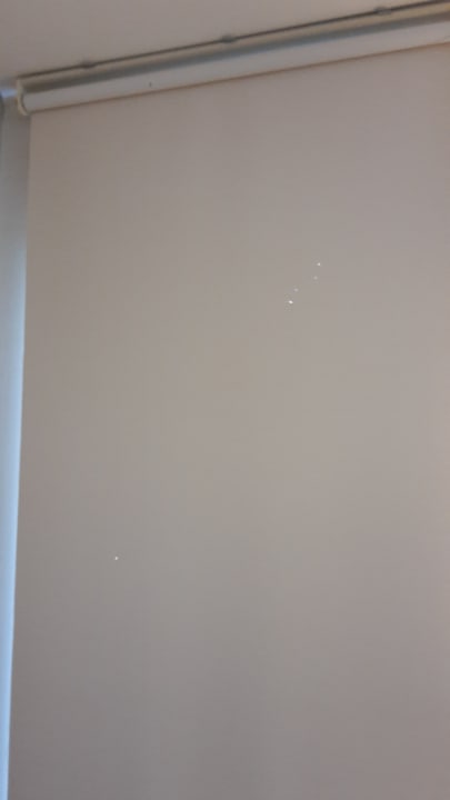 Löcher im Rollo, im Zimmer TUI BLUE Xanthe