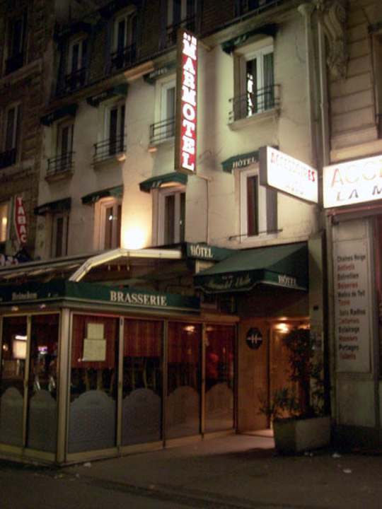 Hotel bei Nacht Hotel Marmotel Etoile