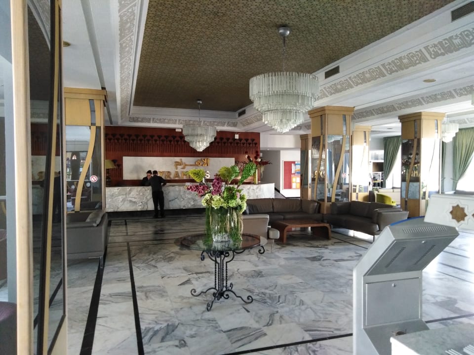 Lobby Hotel Les Pyramides