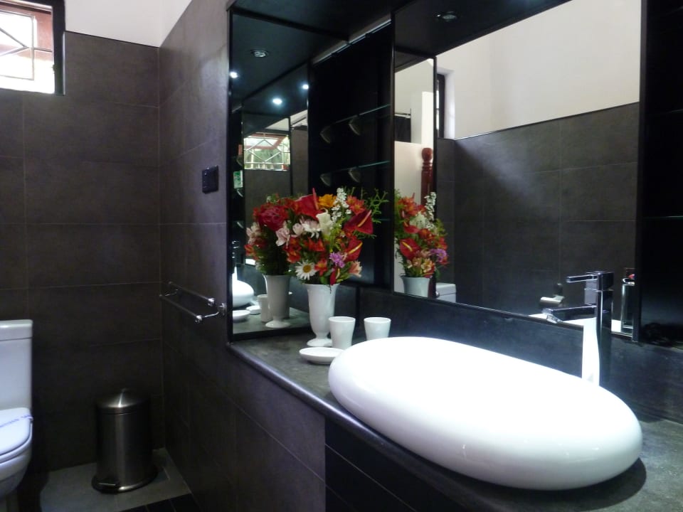 Bath Comfortbungalow 2 Ayubowan Swiss Lanka Bungalow Resort