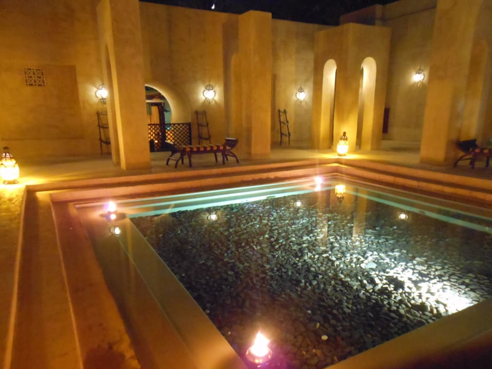 Netter Platz um Abends zu sitzen Hotel Bab Al Shams Desert Resort & Spa