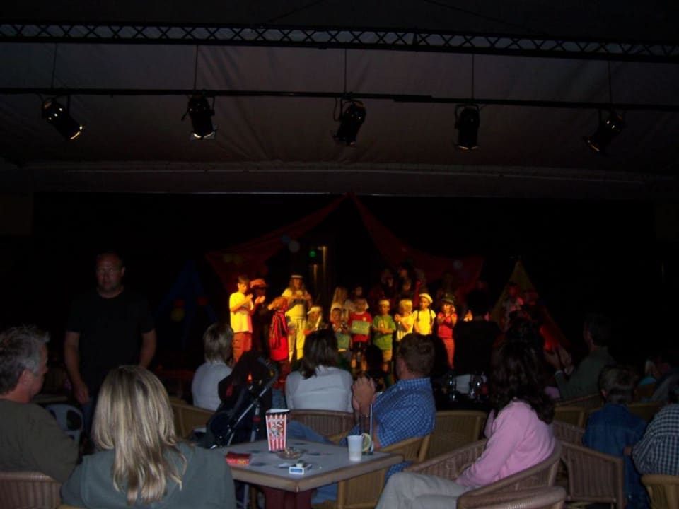Kinder Show abends allsun App.-Hotel Orient Beach