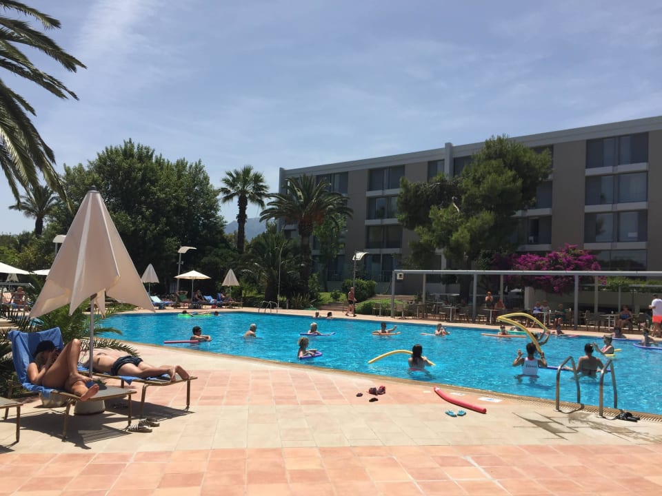 5 Caravia Beach Hotel