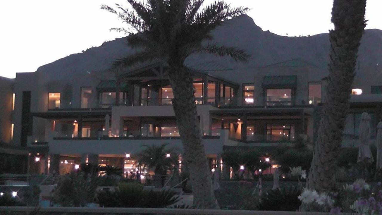 Das beleuchtete Haupthaus Aquagrand Artistic Luxury Beach Resort - Adults only