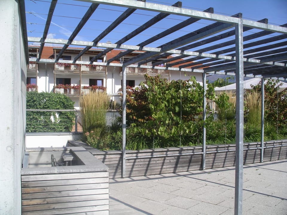 Terrasse mit Springbrunnen (außer Betrieb) Das Mühlwald - Quality Time Family Resort