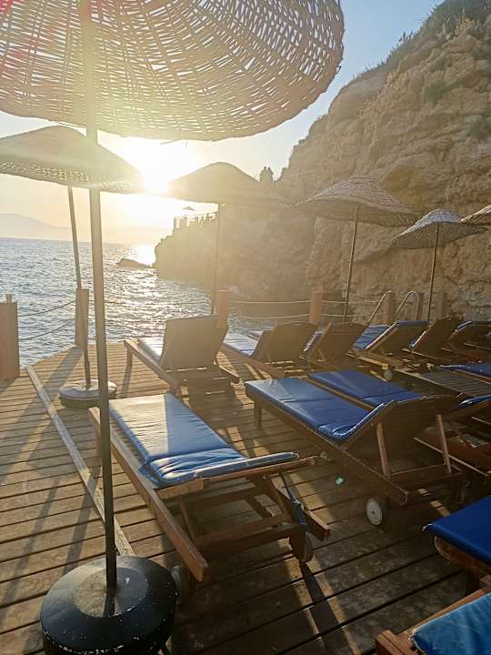 Strand Club Resort Atlantis