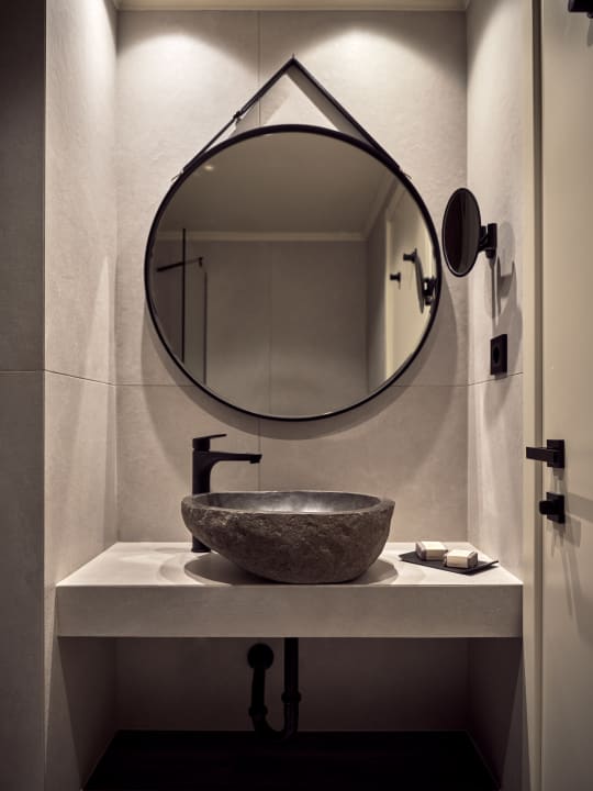 Zimmer Domes Aulūs Zante, Autograph Collection