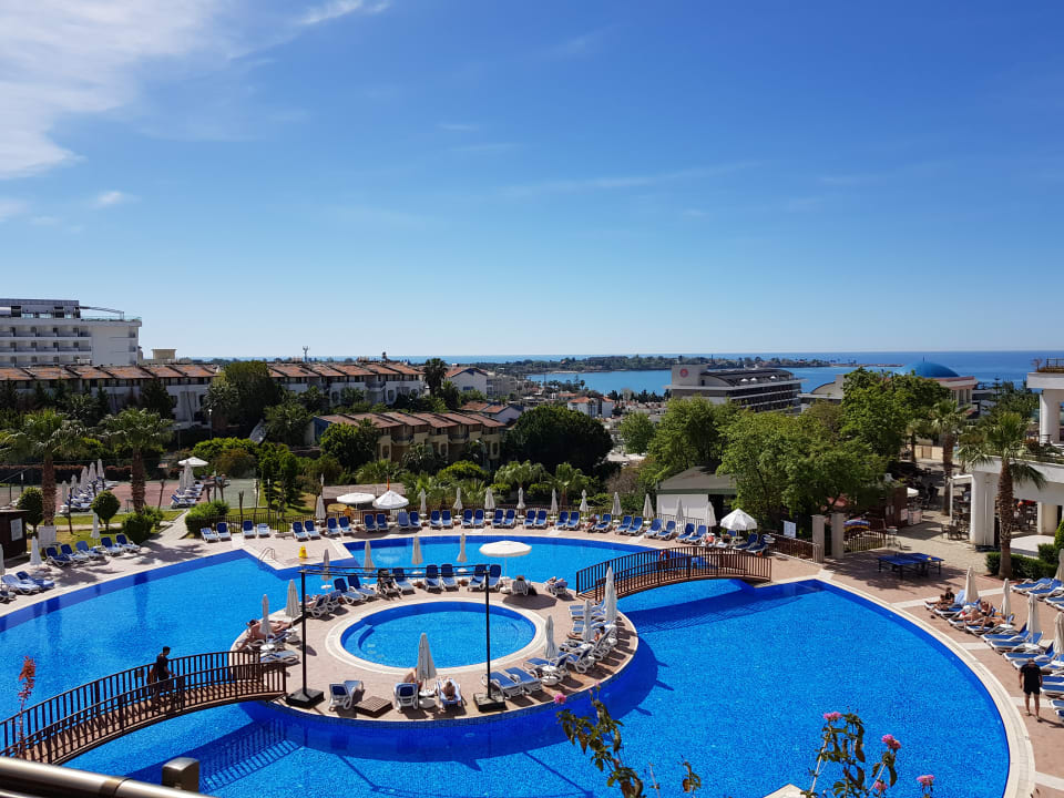 Pool Side Prenses Resort & Spa