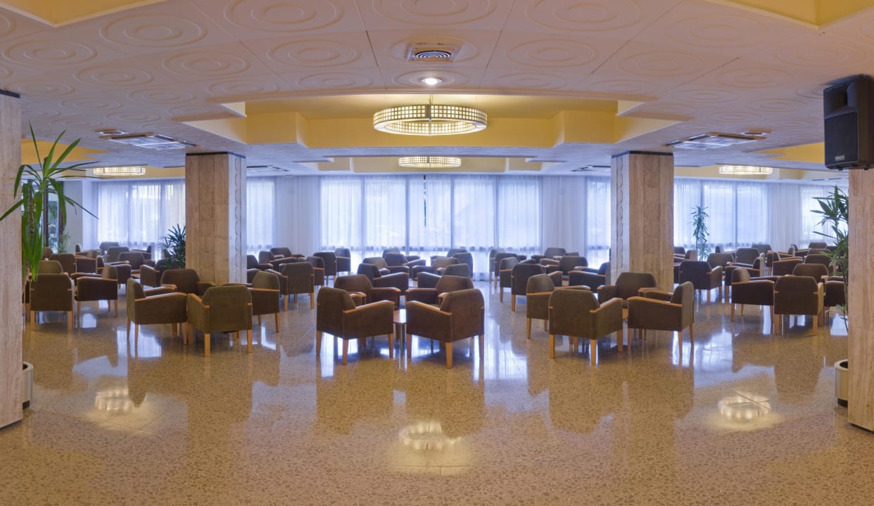 Salón hall recepción GHT Oasis Park & Spa