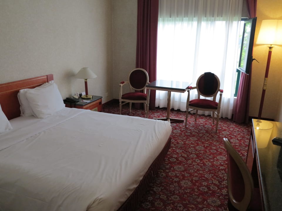 Zimmer  Russott Hotel