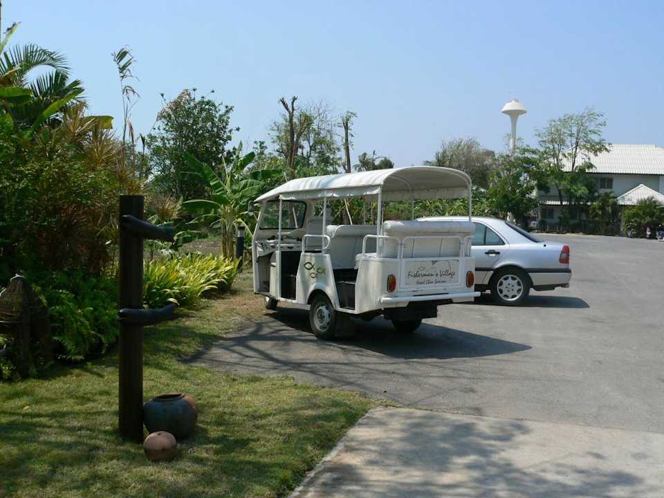 Ein hoteleigenes TukTuk Hotel Fisherman's Village Resort