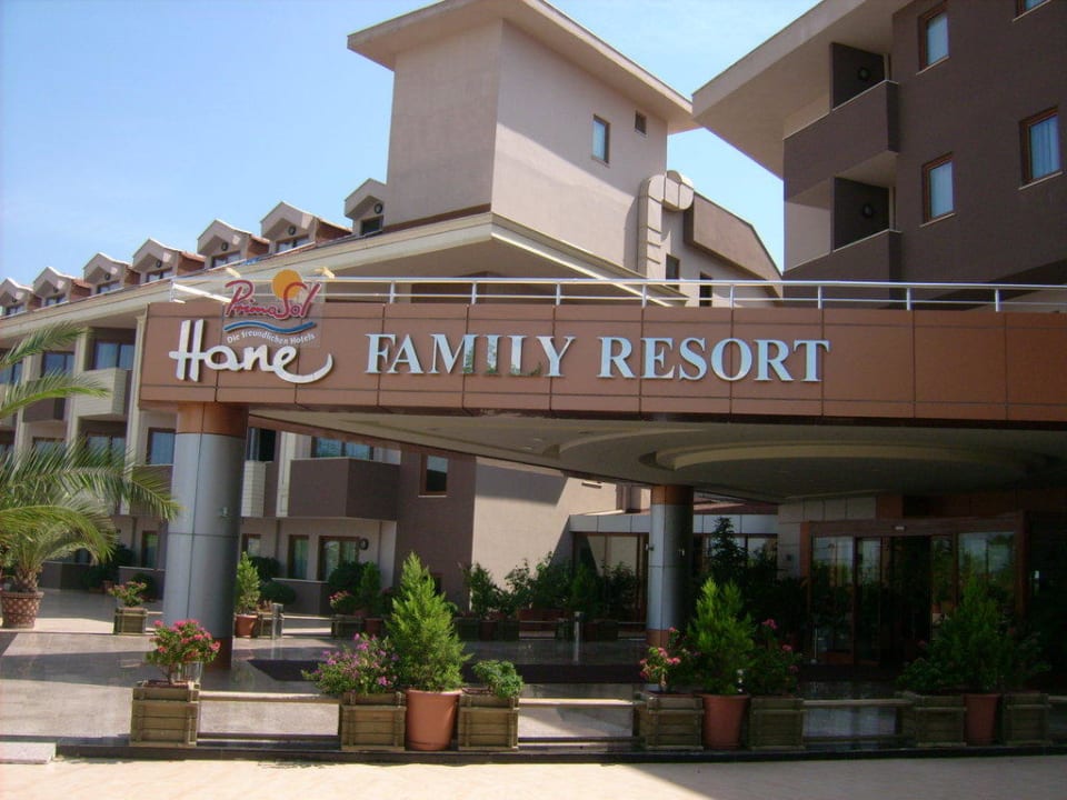 Eingang Hane Family Resort