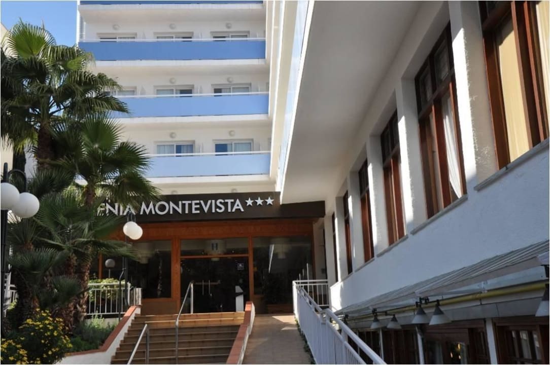 Main Entrance Hotel Montevista