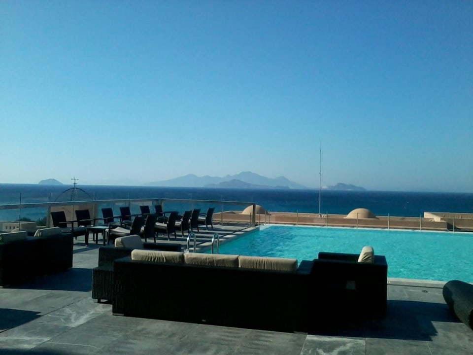 Terrasse mit Blick auf Pool und Meer Atlantica Belvedere Resort
