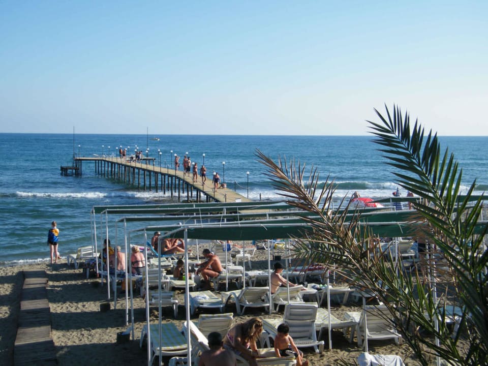 Strand mit Steg Hotel Club Tess