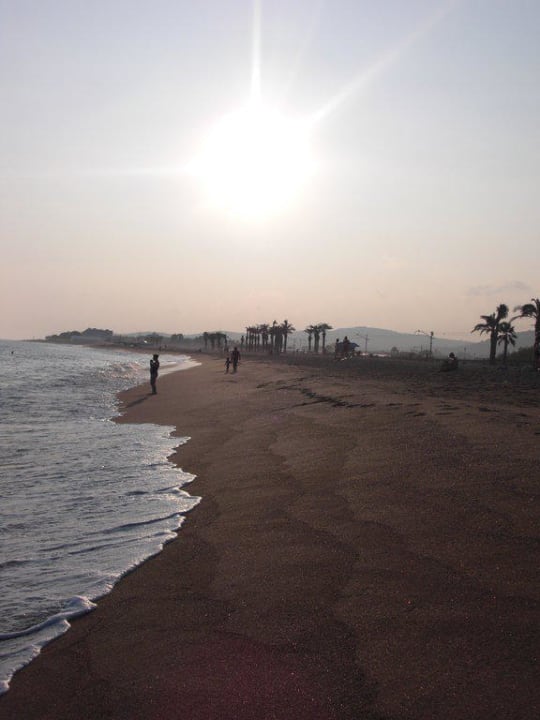 Der Strand CAPRICI BEACH HOTEL & SPA