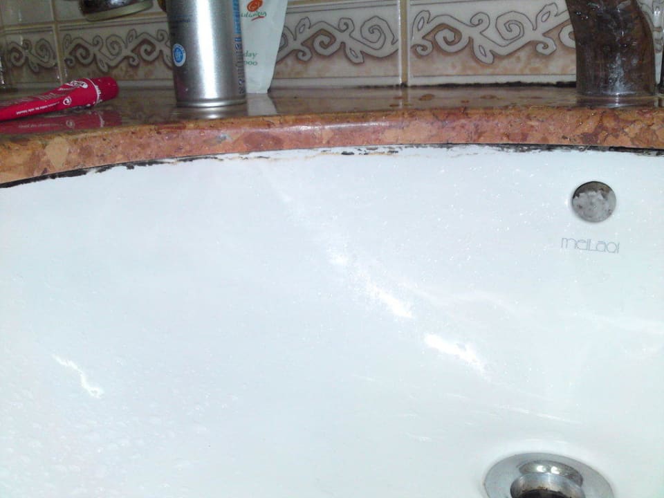Schimmel am Waschbecken Hotel Diamond