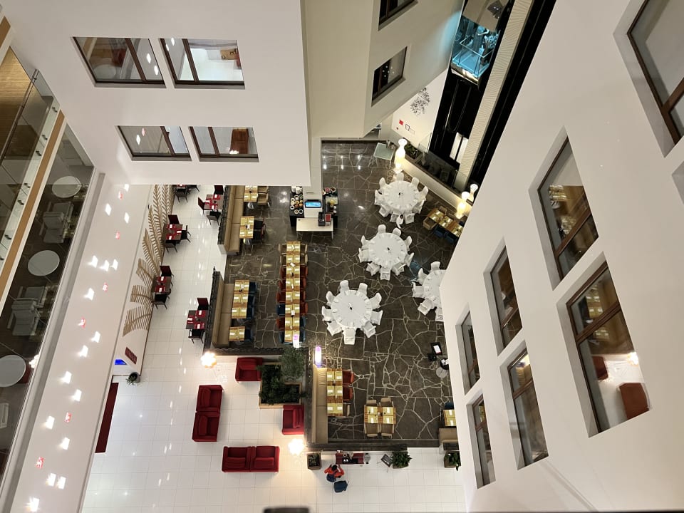 Lobby Park Inn by Radisson Muscat