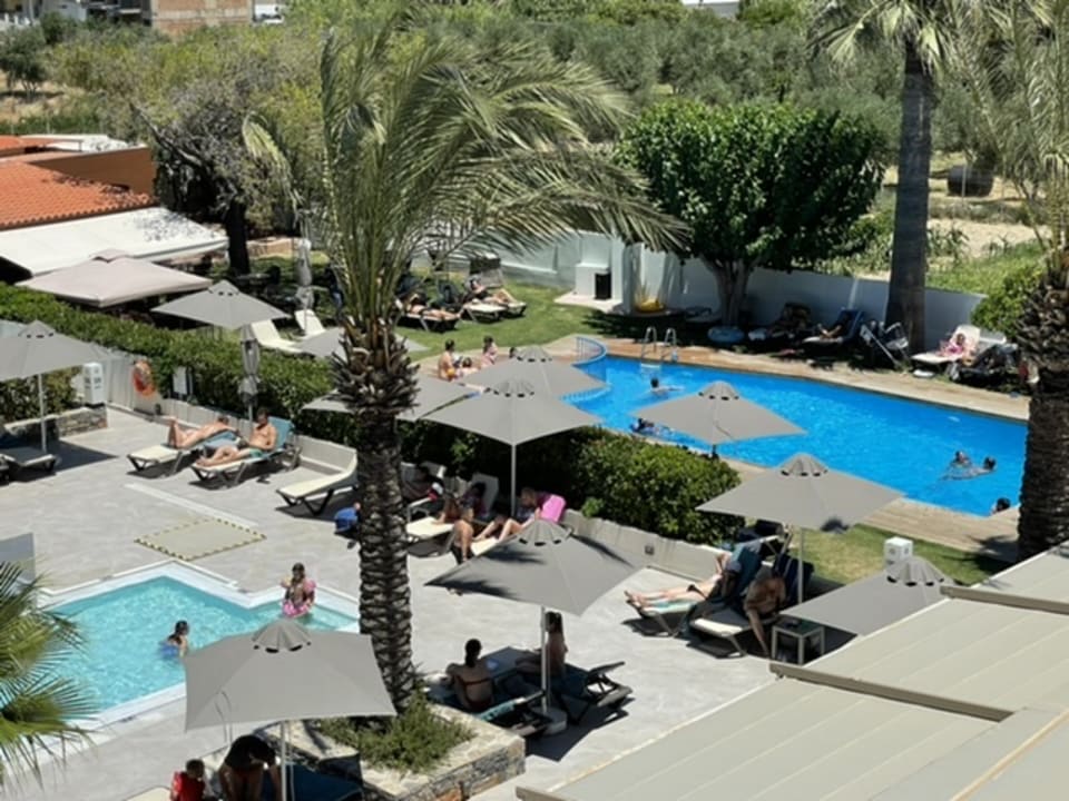 Pool Petousis Hotel & Suites