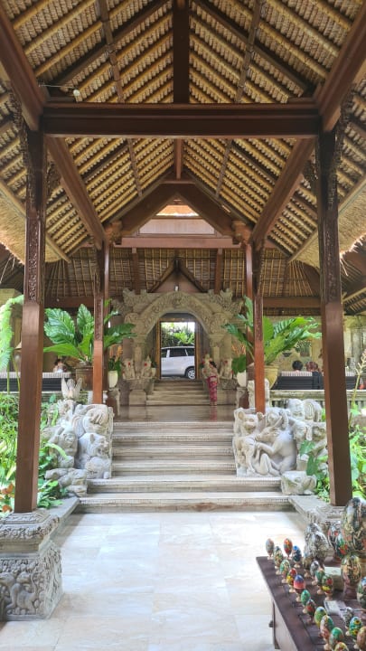 Lobby Hotel The Royal Pita Maha