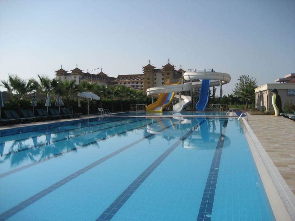Poolanlage mit Rutschen Hane Family Resort