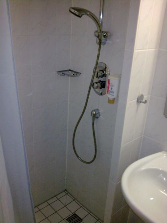 Das Bad Teil 2 (Dusche)! Ibis Nürnberg Hauptbahnhof