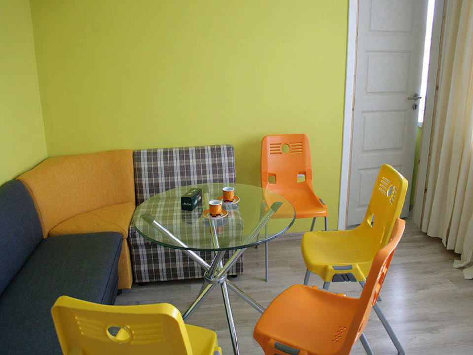 Living room Apartment Tevi