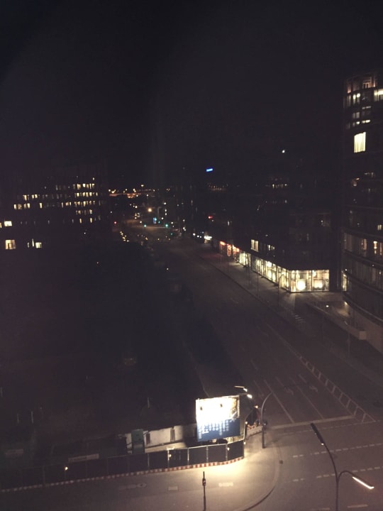 Blick vom Balkon der 7. Etage AMERON Hamburg Hotel Speicherstadt