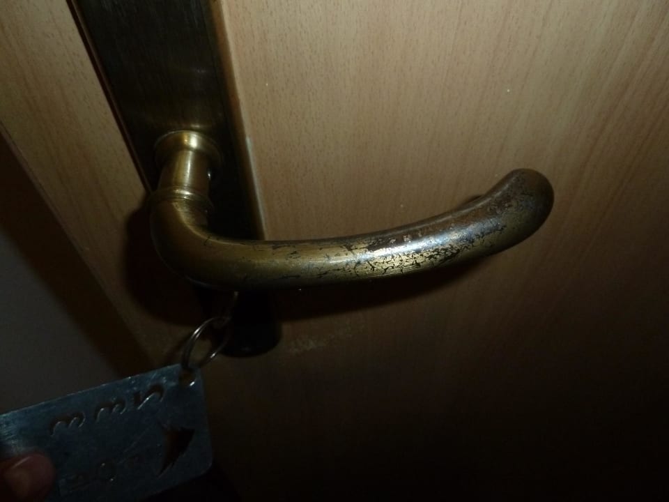 Defekte Möbel HVD Club Bor