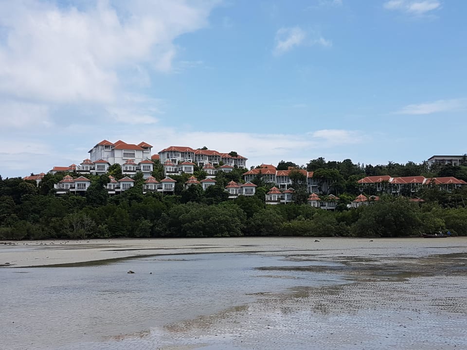 Blick aus der Bucht aufs Resort Amatara Welleisure Resort