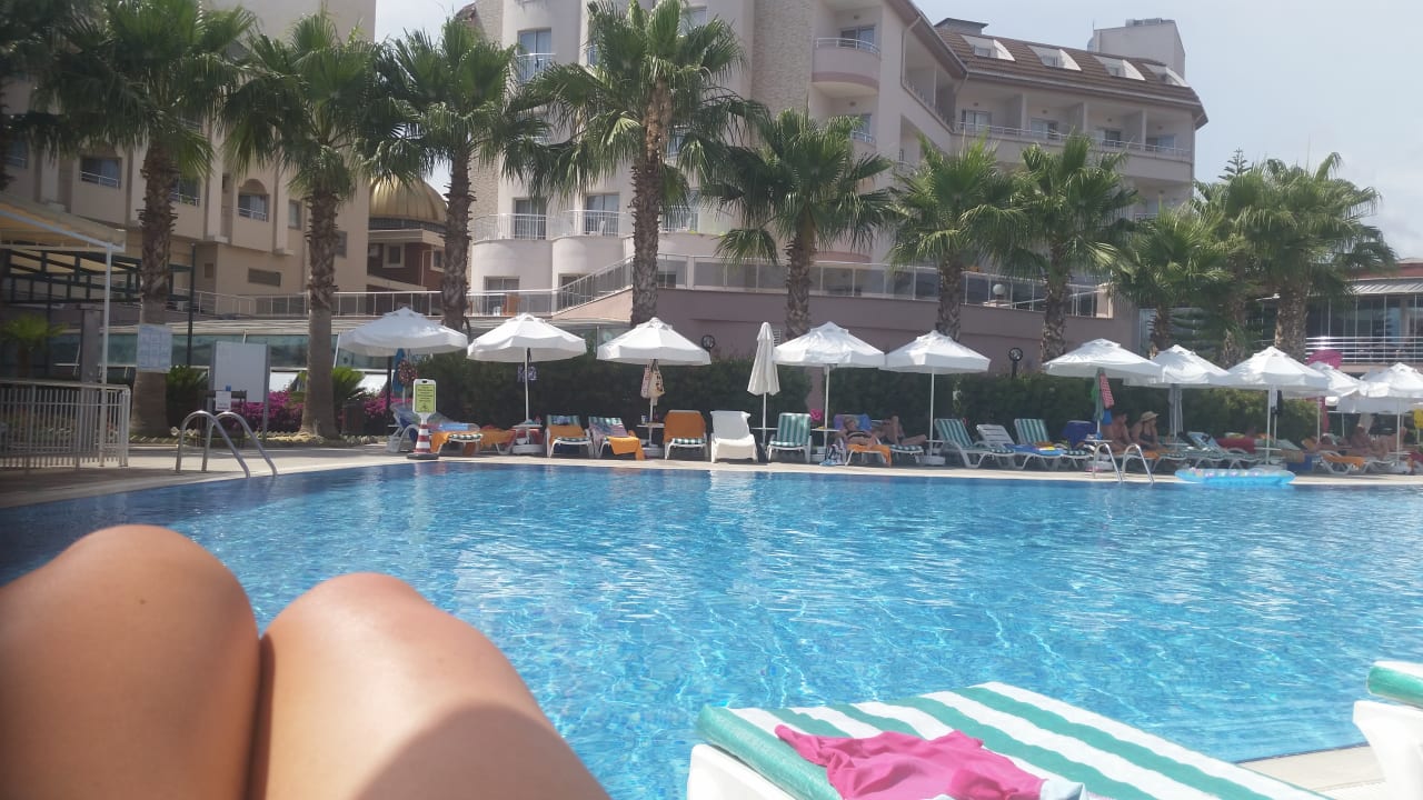 Pool Side Lilyum Hotel & Spa