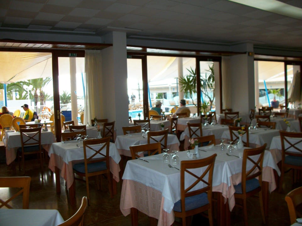 Mit Blick zum Pool Hotel Osiris