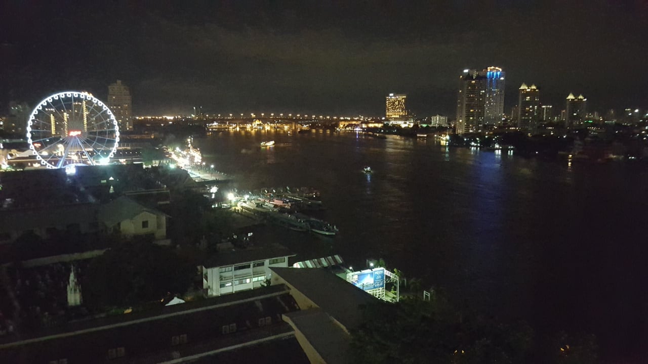 Ausblick aus dem Zimmer  Ramada Plaza by Wyndham Bangkok Menam Riverside