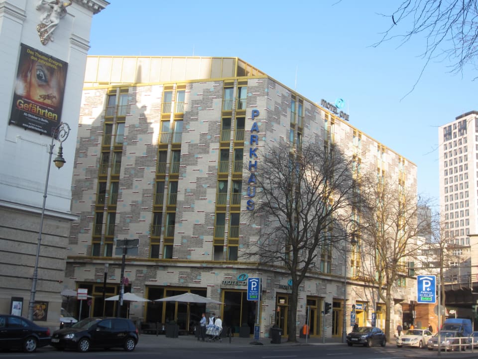 Seitliche Außenansicht Motel One Berlin Ku'Damm