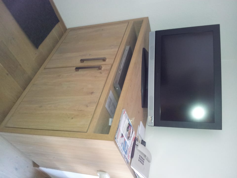 Kommode mit Safe Zimmer 10 MONTAFON Lodge Hotel und SPA