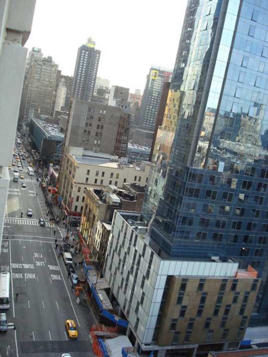 Zimmerausblick auf die 45th bei Tag The Row Hotel NYC