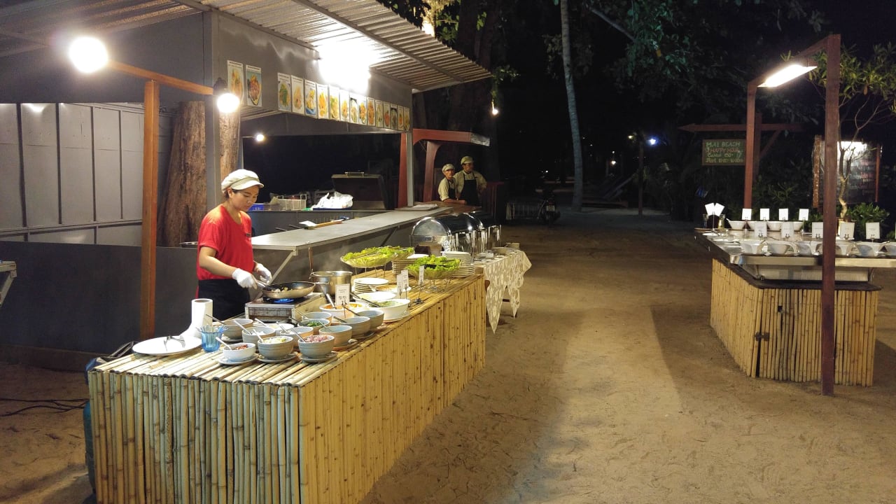 Abendliches Buffet im Restaurant am Strand TUI BLUE Mai Khao Lak