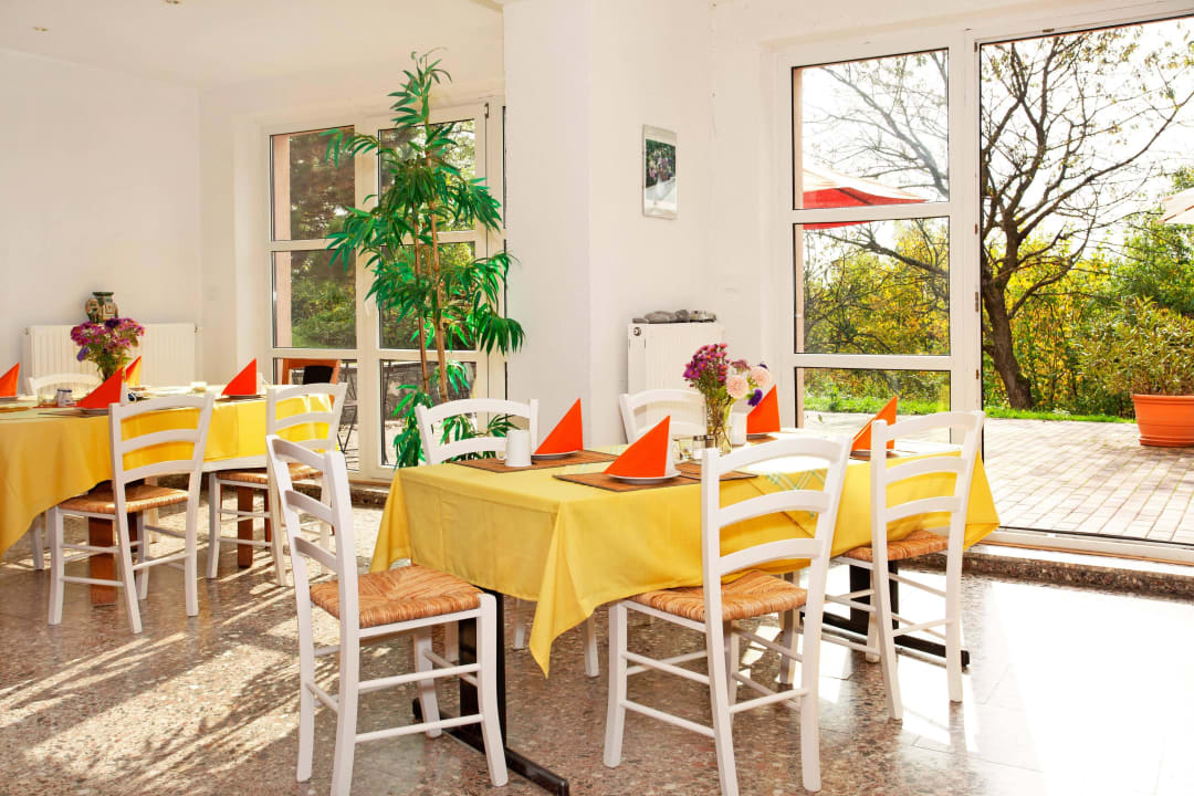 Frühstücksraum Green Lemon Hotel Haus Krähenhütte
