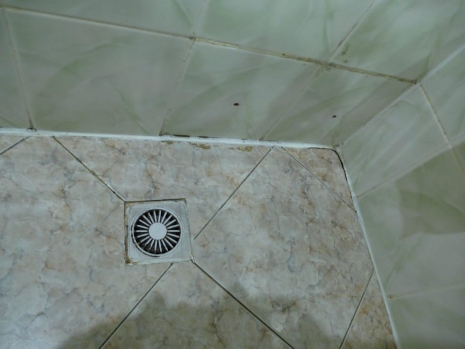 Abfluss vo Badewanne Marins Park Hotel