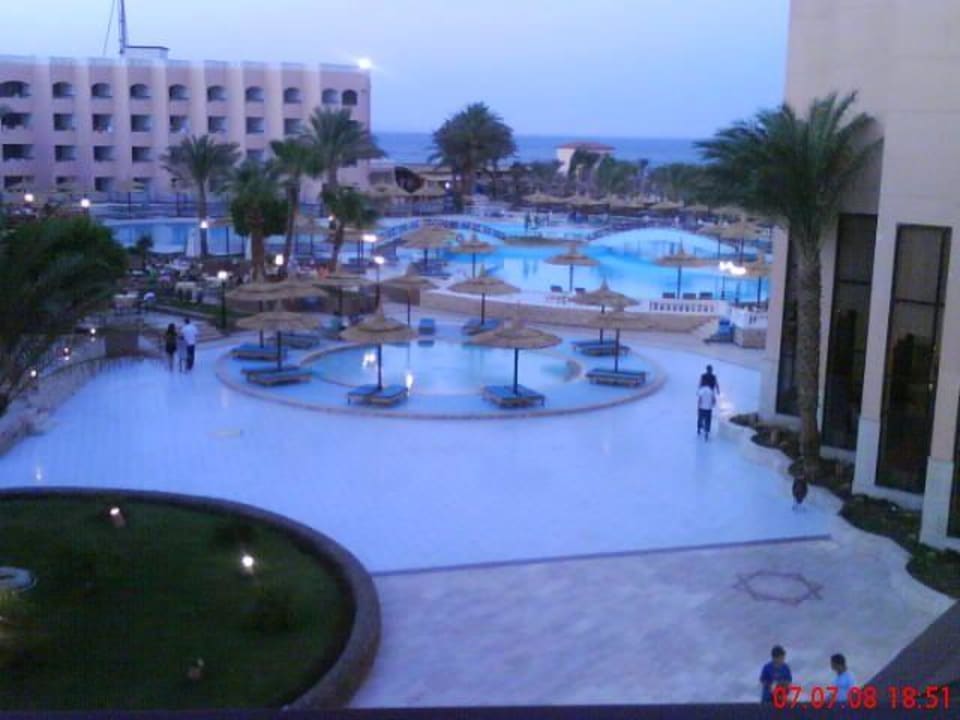 Pool von unserem ersten Zimmer aus Beach Albatros Resort