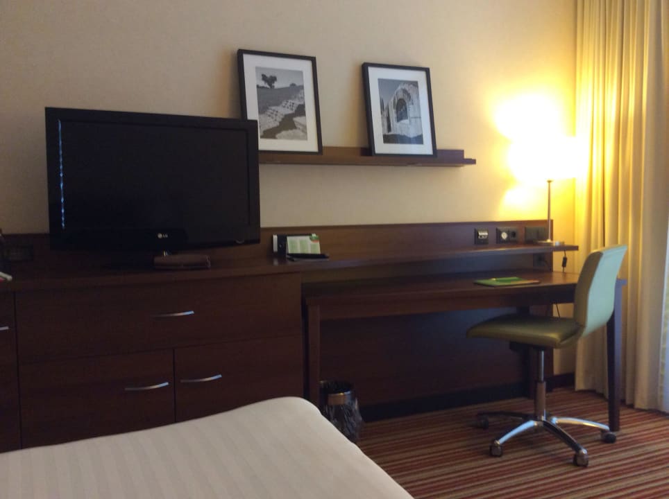 Schreibtisch Courtyard by Marriott Basel