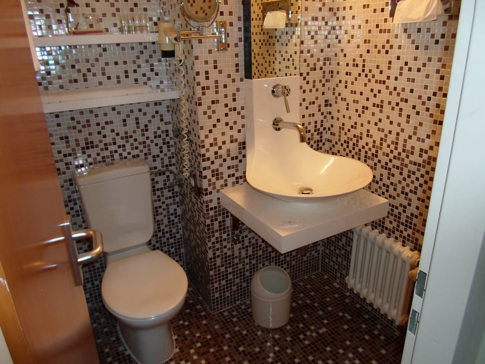 Das Bad - alles sehr klein Mercure Hotel Berlin Zentrum