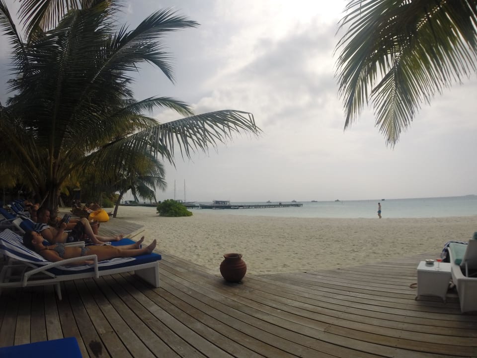 Poolbar Richtung Strand  Meeru Maldives Resort Island