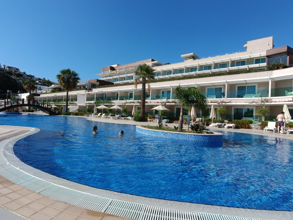 Pool Bellazure Hotel